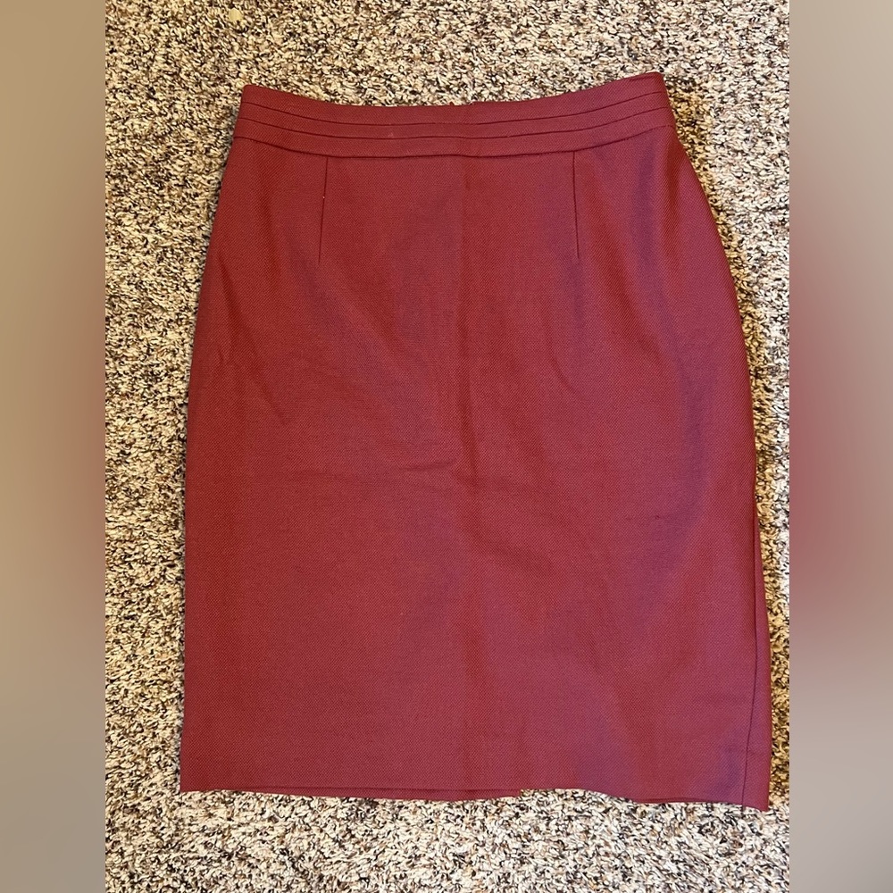 White House Black Market mauve pencil skirt, size 2